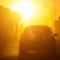 Sole e caldo estremo: cosa succede davvero alla tua auto in estate